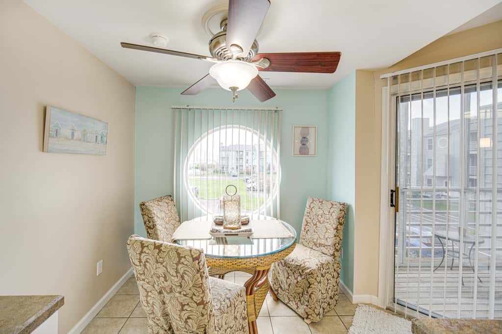1 Mi to Ferry: Port Clinton Condo w/ Beach View!