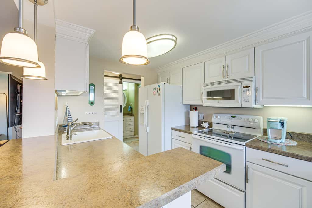 1 Mi to Ferry: Port Clinton Condo w/ Beach View!