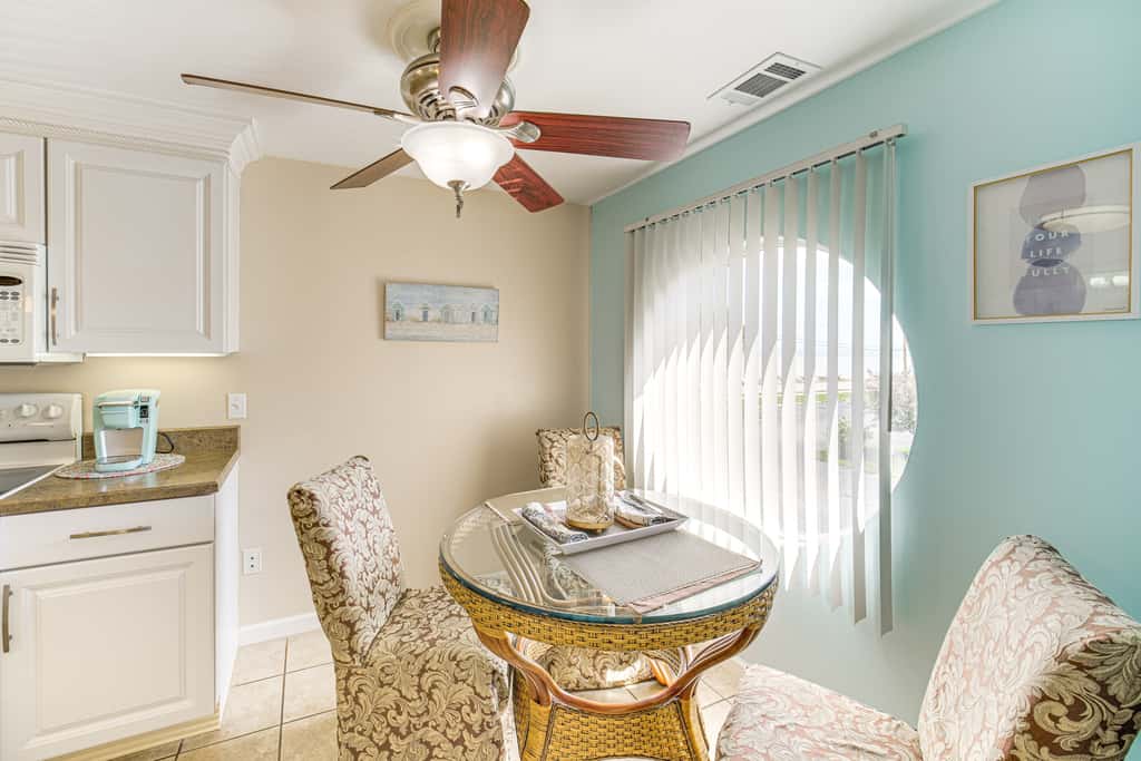 1 Mi to Ferry: Port Clinton Condo w/ Beach View!