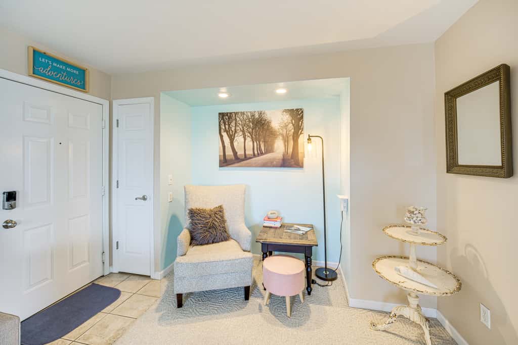 1 Mi to Ferry: Port Clinton Condo w/ Beach View!