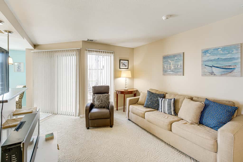 1 Mi to Ferry: Port Clinton Condo w/ Beach View!