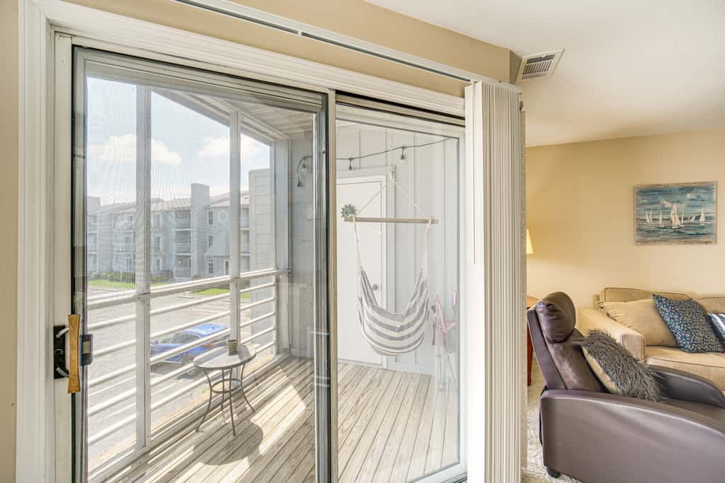1 Mi to Ferry: Port Clinton Condo w/ Beach View!