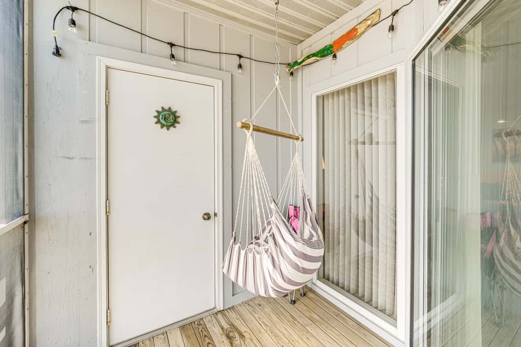 1 Mi to Ferry: Port Clinton Condo w/ Beach View!