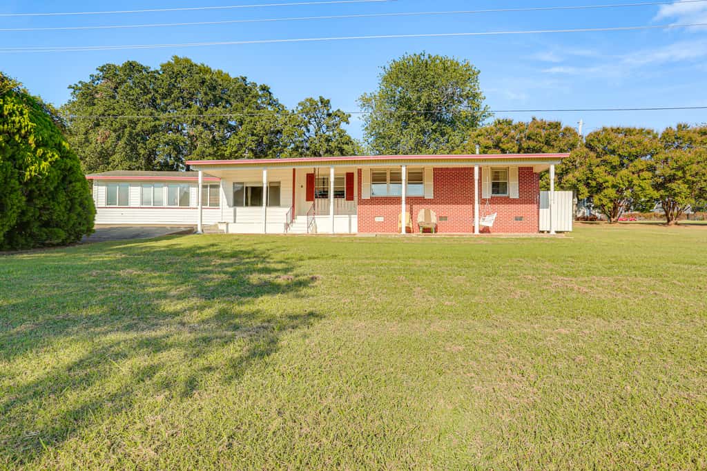 Walk to Marina: Family Home w/ Yard in Kingston