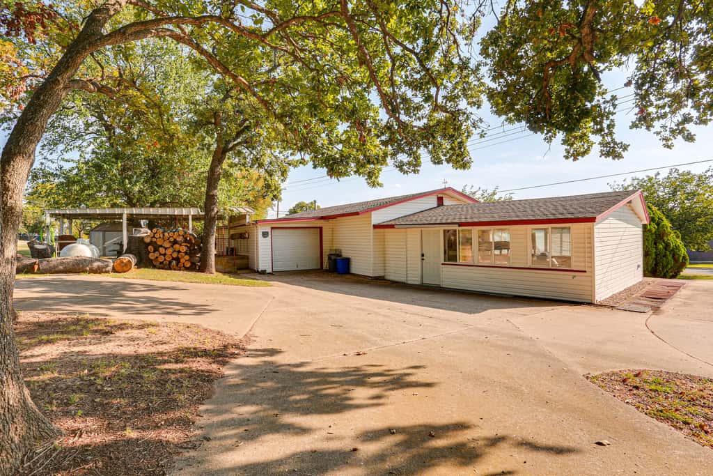 Walk to Marina: Family Home w/ Yard in Kingston