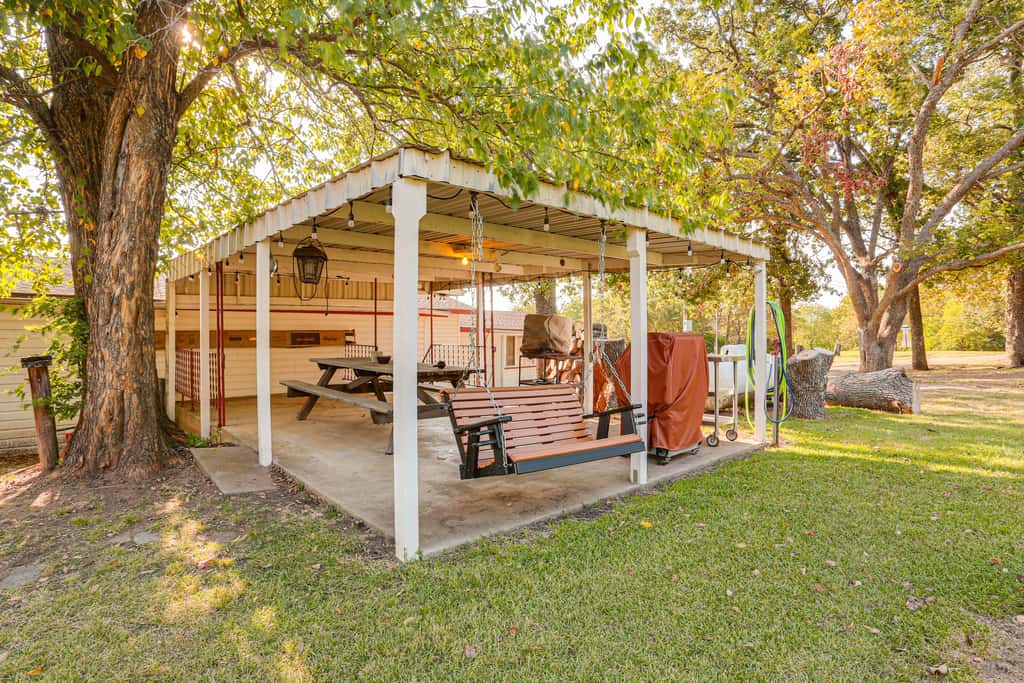 Walk to Marina: Family Home w/ Yard in Kingston