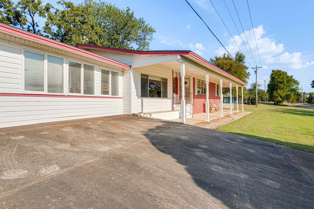 Walk to Marina: Family Home w/ Yard in Kingston
