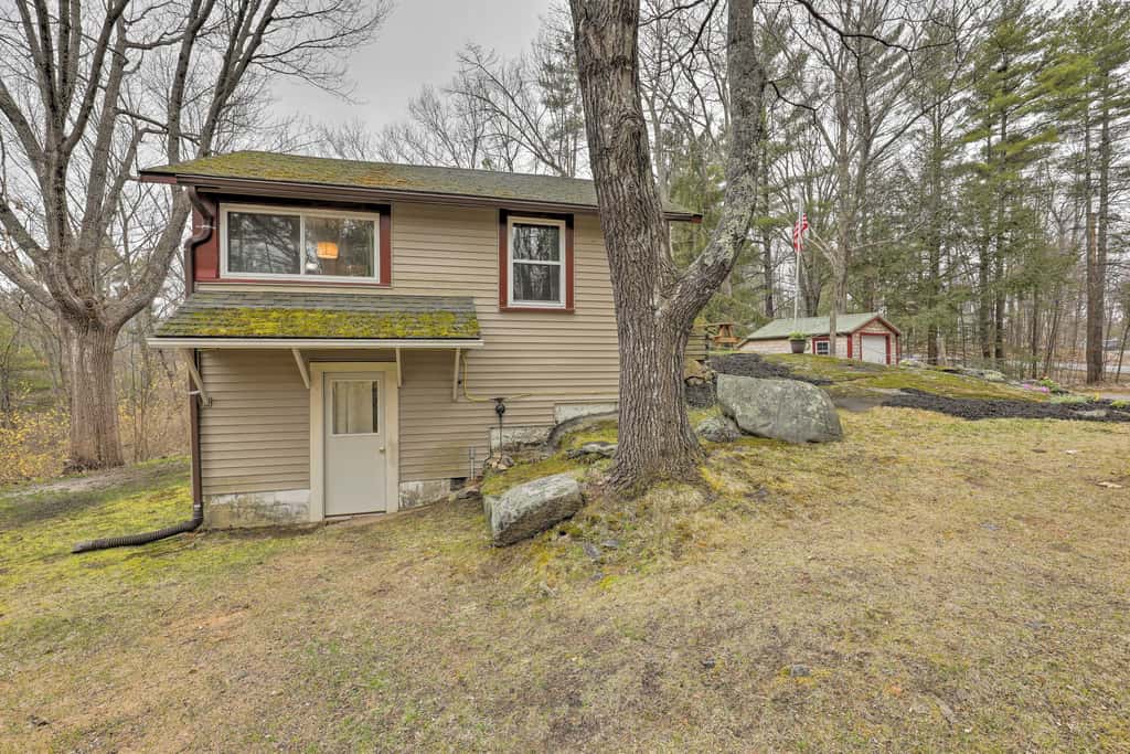 Walk to Marina: Cute Gilford Cottage w/ Grill