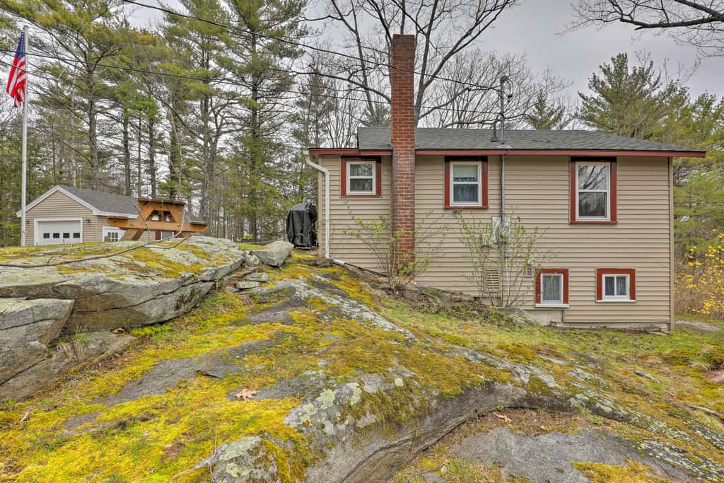Walk to Marina: Cute Gilford Cottage w/ Grill