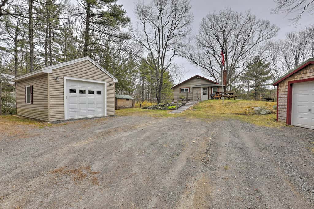 Walk to Marina: Cute Gilford Cottage w/ Grill