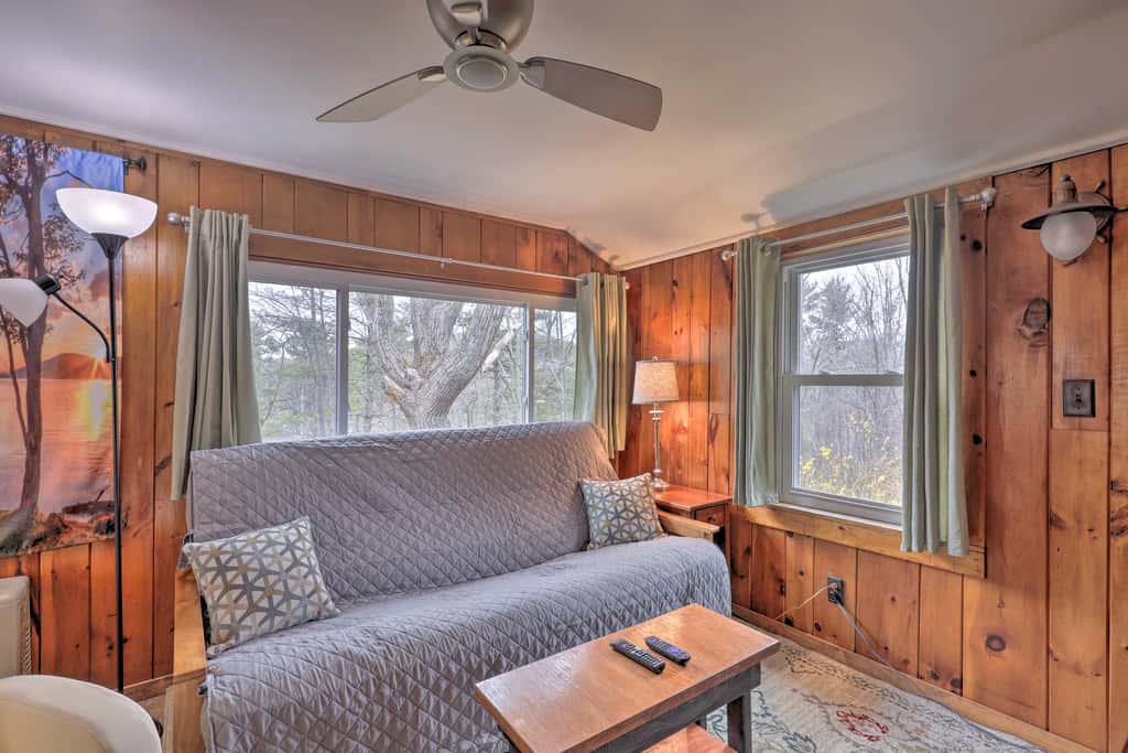 Walk to Marina: Cute Gilford Cottage w/ Grill