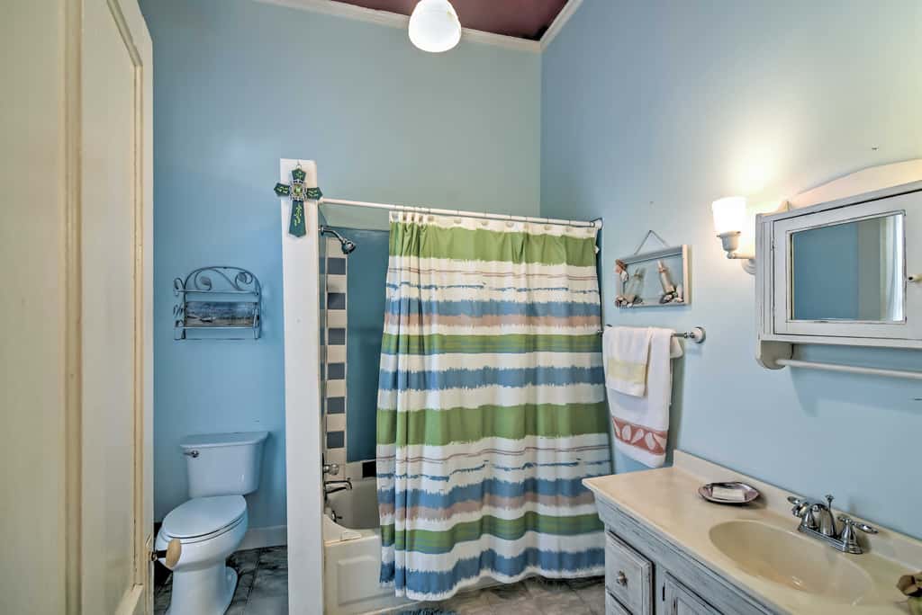 Charming Gulfport Getaway Only 3 Blocks to Beach!