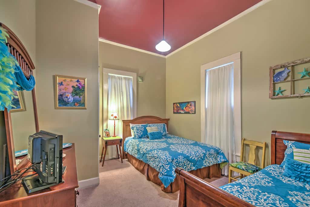 Charming Gulfport Getaway Only 3 Blocks to Beach!