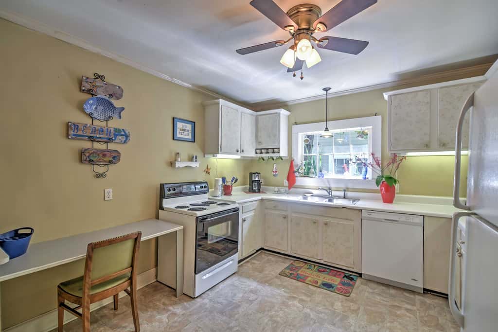 Charming Gulfport Getaway Only 3 Blocks to Beach!
