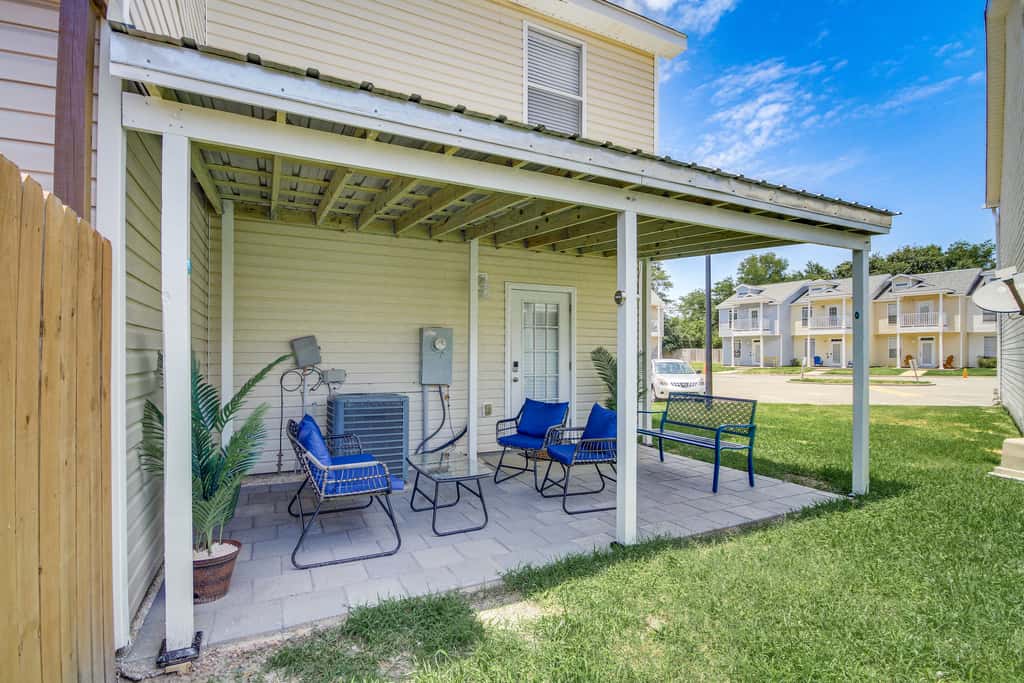 Walk to Beach: Gulfport Retreat w/ Patio