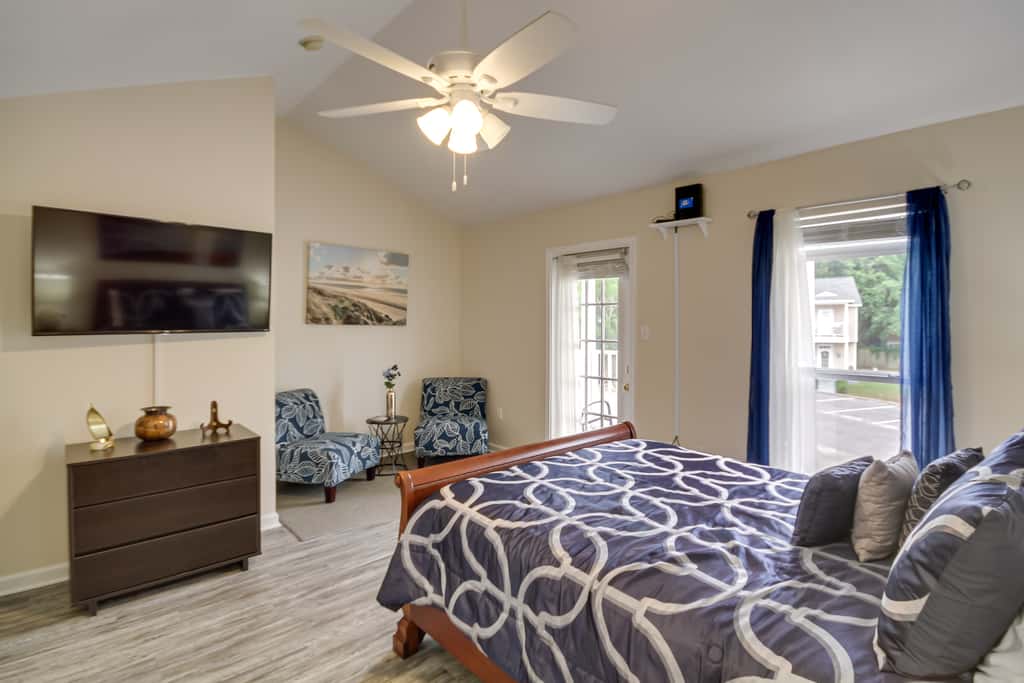 Walk to Beach: Gulfport Retreat w/ Patio