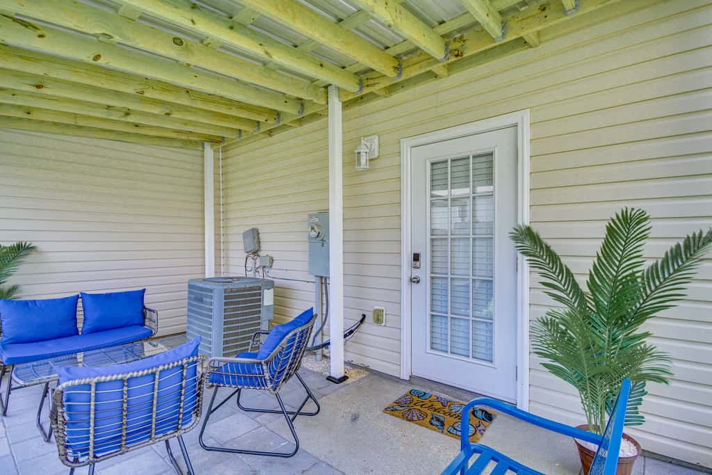 Walk to Beach: Gulfport Retreat w/ Patio