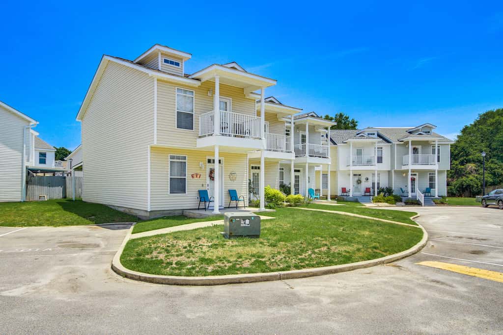 Walk to Beach: Gulfport Retreat w/ Patio