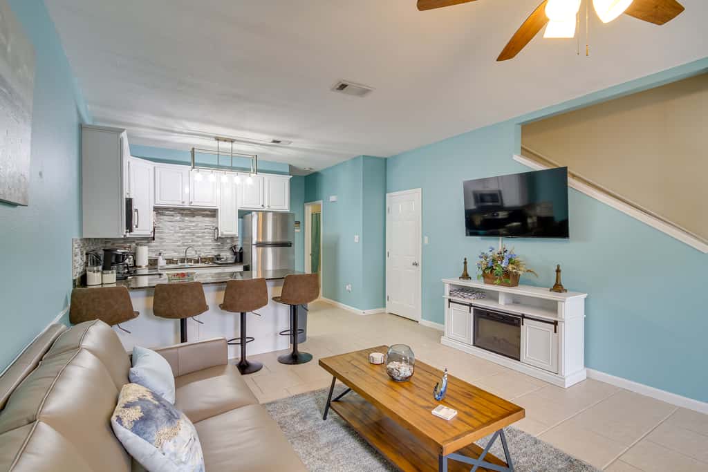 Walk to Beach: Gulfport Retreat w/ Patio