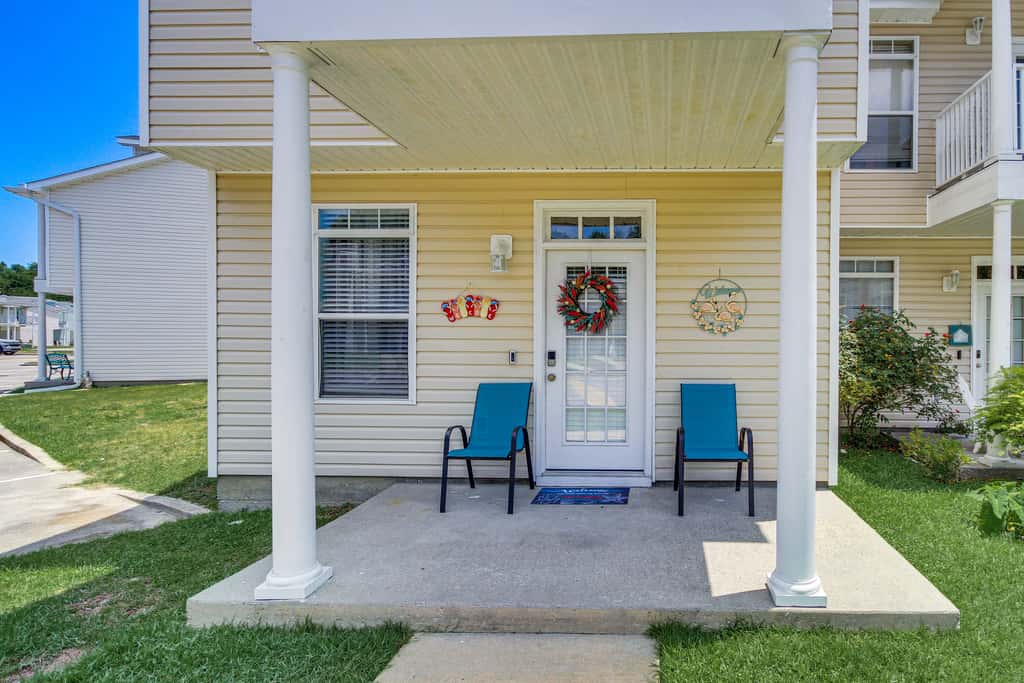 Walk to Beach: Gulfport Retreat w/ Patio