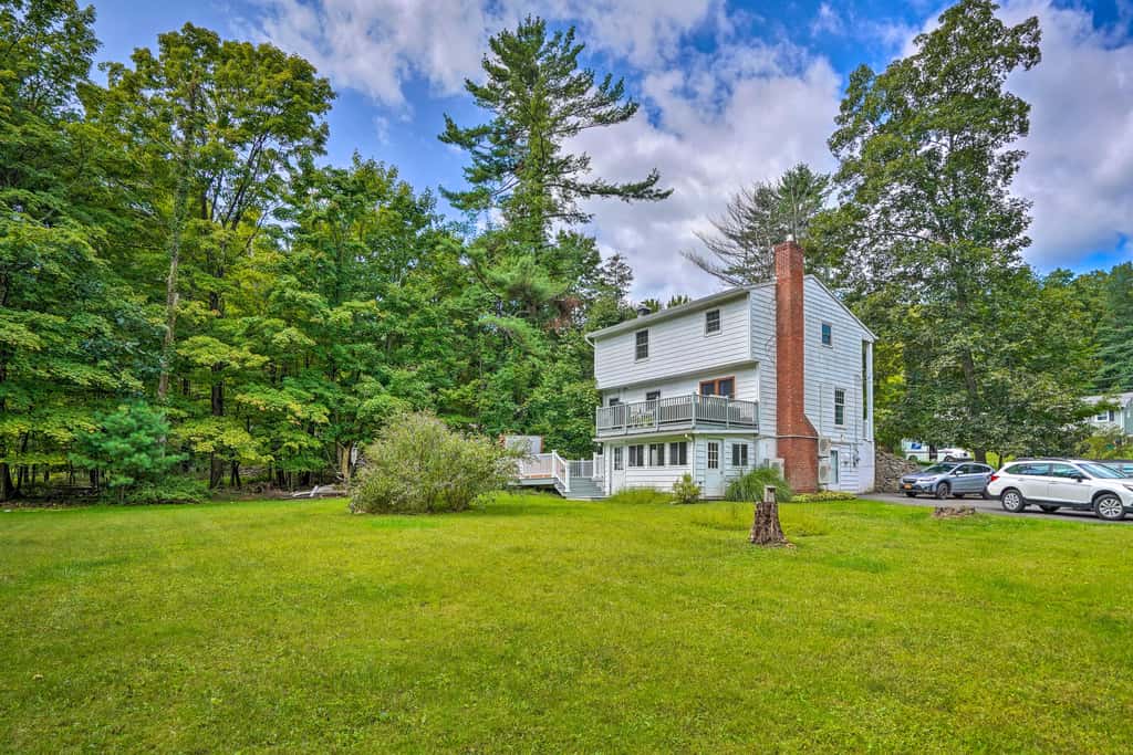 Woodstock Getaway w/ Hot Tub ~ 2 Mi to Dtwn!