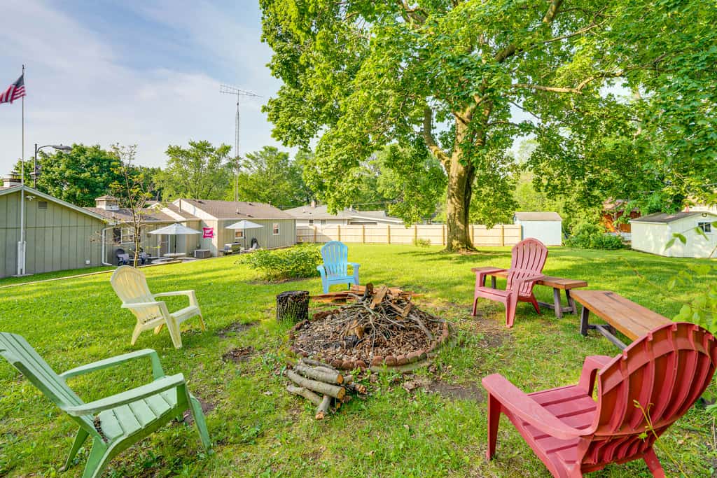 Powers Lake Gem: Peek-a-Boo Views & Beach Access