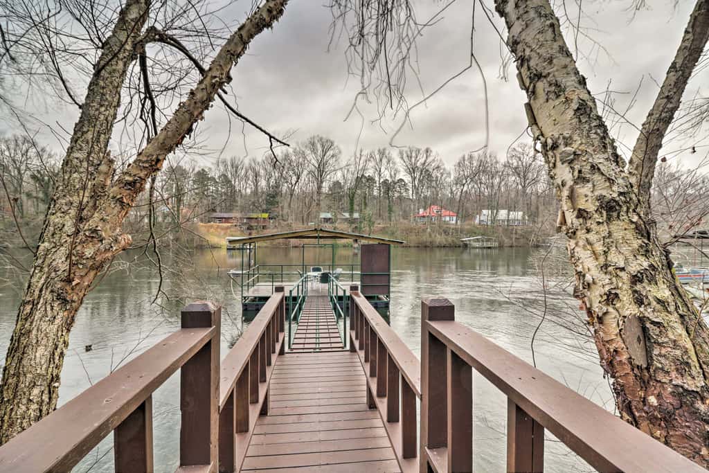 Cozy Heber Springs Cabin w/ Deck & Dock!