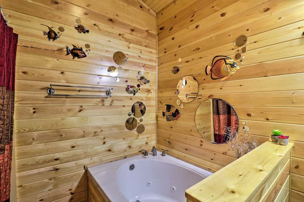 Cozy Heber Springs Cabin w/ Deck & Dock!