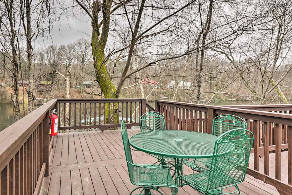 Cozy Heber Springs Cabin w/ Deck & Dock!