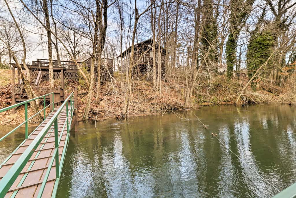 Cozy Heber Springs Cabin w/ Deck & Dock!