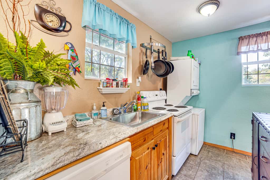 1 Mi to Park & Boat Ramp! Lake Texoma Retreat
