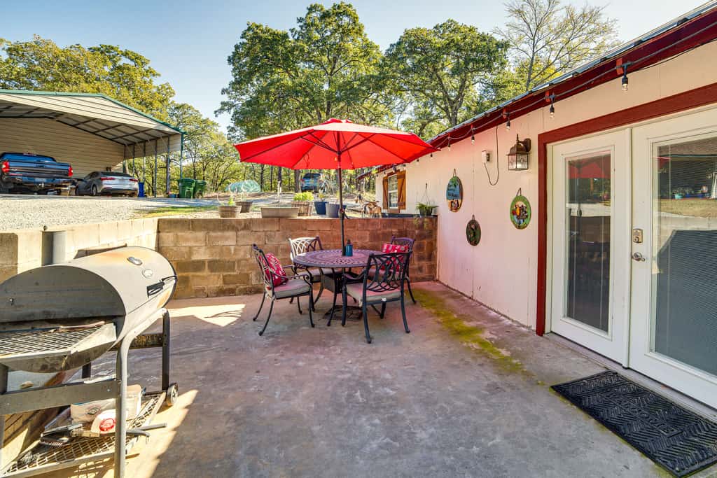 1 Mi to Park & Boat Ramp! Lake Texoma Retreat