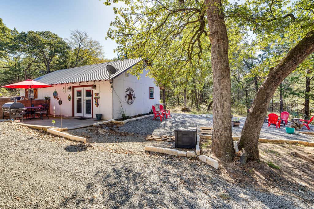 1 Mi to Park & Boat Ramp! Lake Texoma Retreat