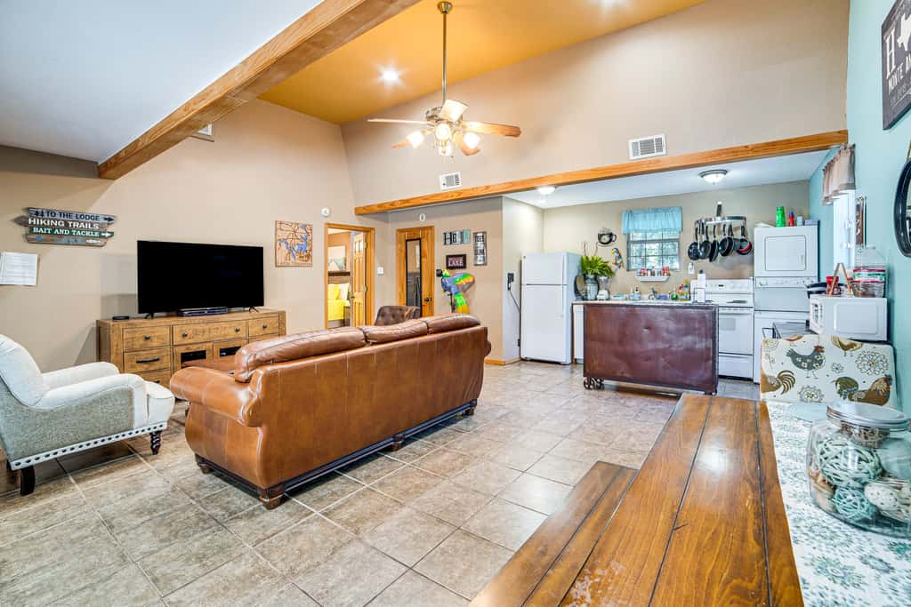 1 Mi to Park & Boat Ramp! Lake Texoma Retreat
