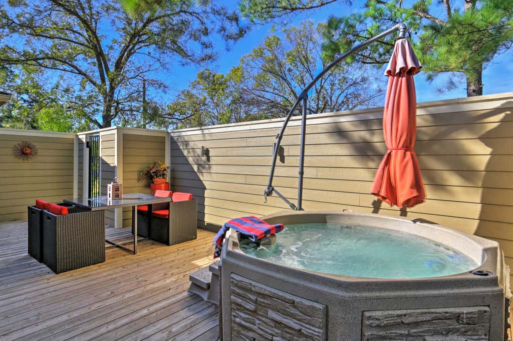 Pottsboro Home on 2 Acres w/ Hot Tub, Near Marina!