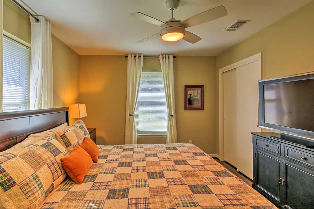 Pottsboro Home on 2 Acres w/ Hot Tub, Near Marina!