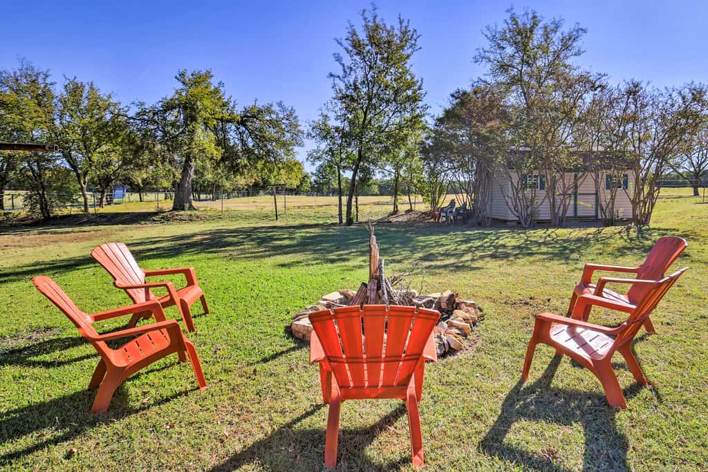 Pottsboro Home on 2 Acres w/ Hot Tub, Near Marina!