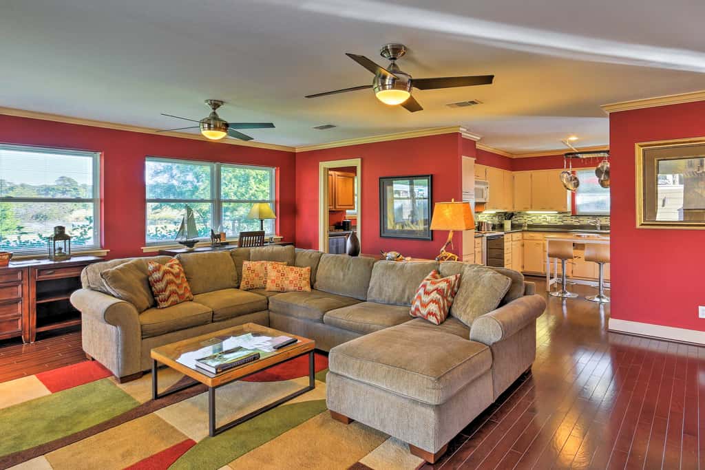 Pottsboro Home on 2 Acres w/ Hot Tub, Near Marina!
