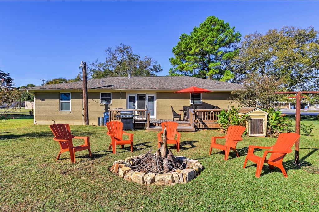 Pottsboro Home on 2 Acres w/ Hot Tub, Near Marina!