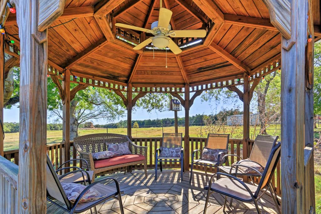 Pottsboro Home on 2 Acres w/ Hot Tub, Near Marina!