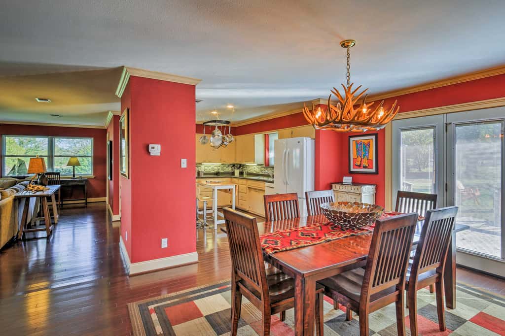 Pottsboro Home on 2 Acres w/ Hot Tub, Near Marina!