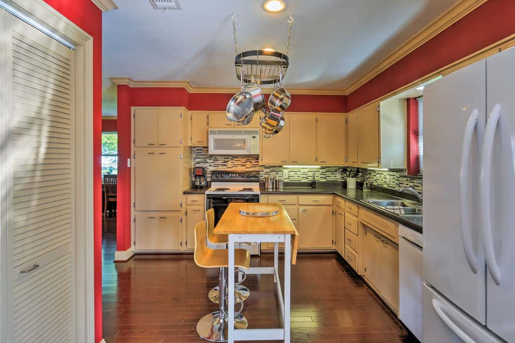 Pottsboro Home on 2 Acres w/ Hot Tub, Near Marina!