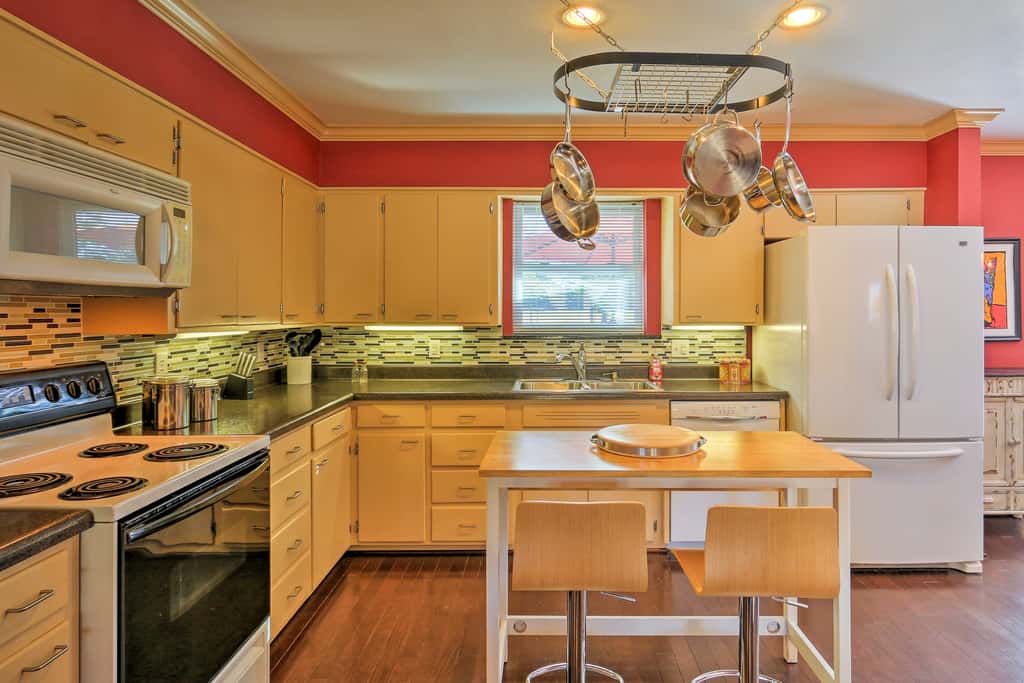 Pottsboro Home on 2 Acres w/ Hot Tub, Near Marina!