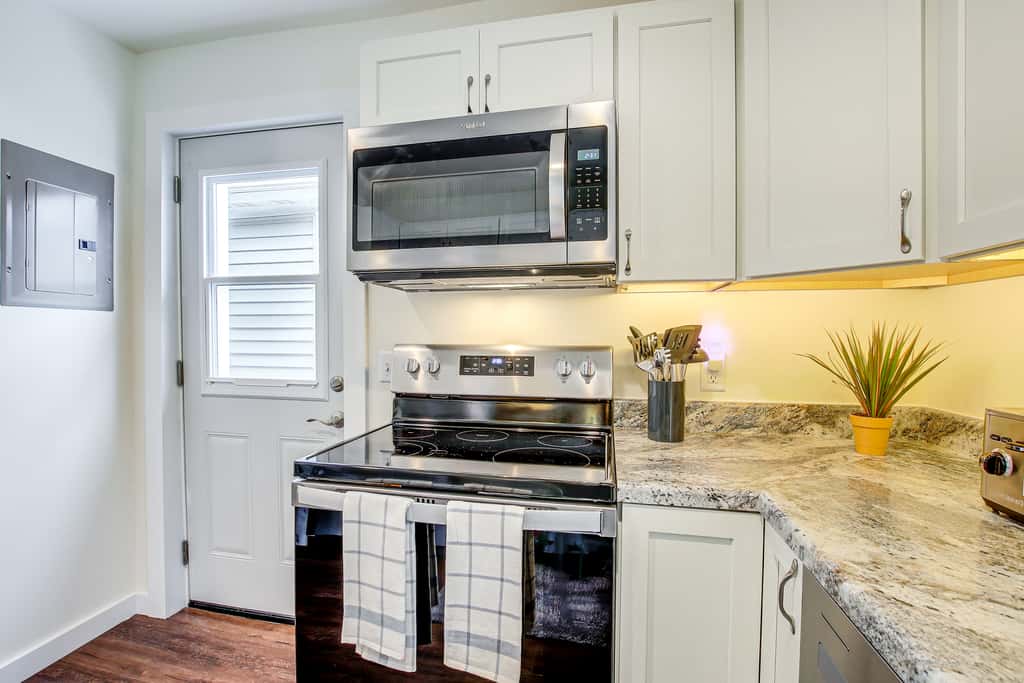 Dog-Friendly Sheboygan Home - 1 Mi to Town!
