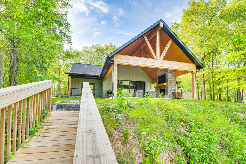 Waterfront Flippin Retreat w/ White River Access!