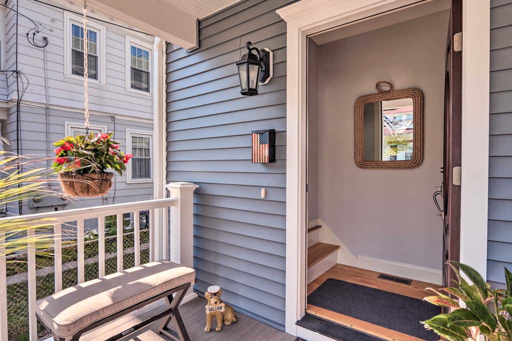 New London Hideaway Near Beaches & Local Spots!