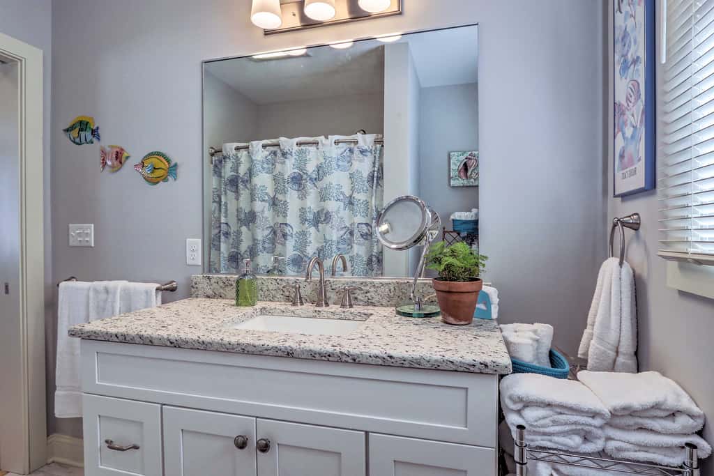 New London Hideaway Near Beaches & Local Spots!