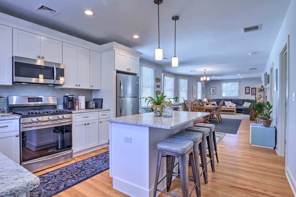 New London Hideaway Near Beaches & Local Spots!