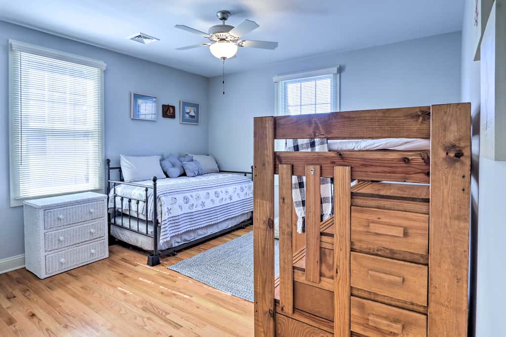New London Hideaway Near Beaches & Local Spots!