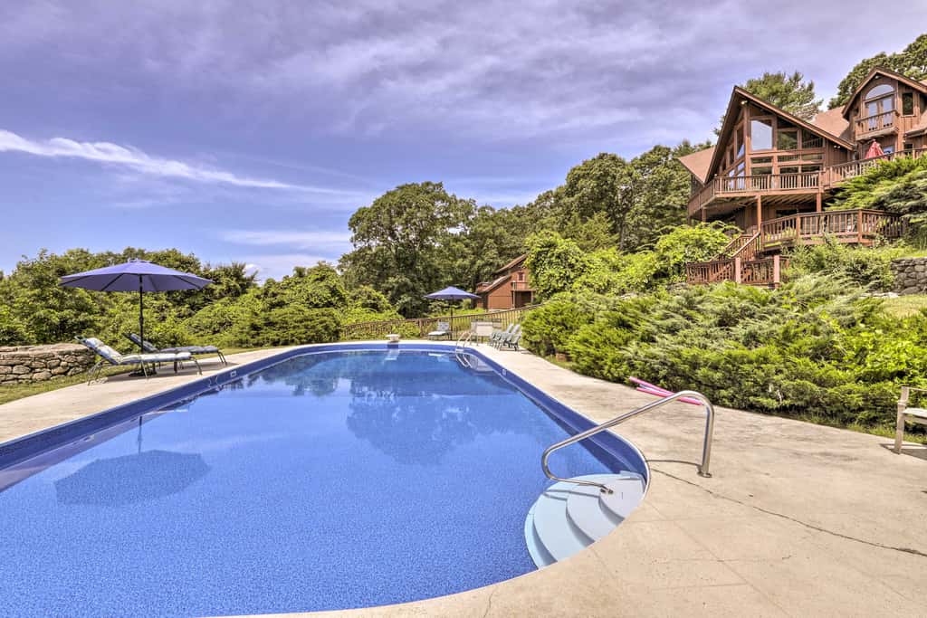 Cozy Studio: Indoor Hot Tub & Inground Pool Access